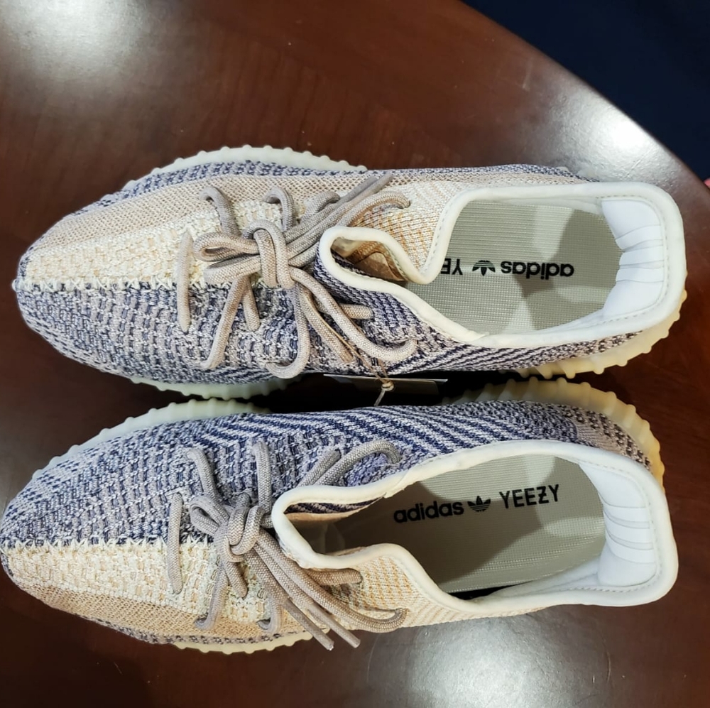 Brand new Yeezy "ash pearl" size 11